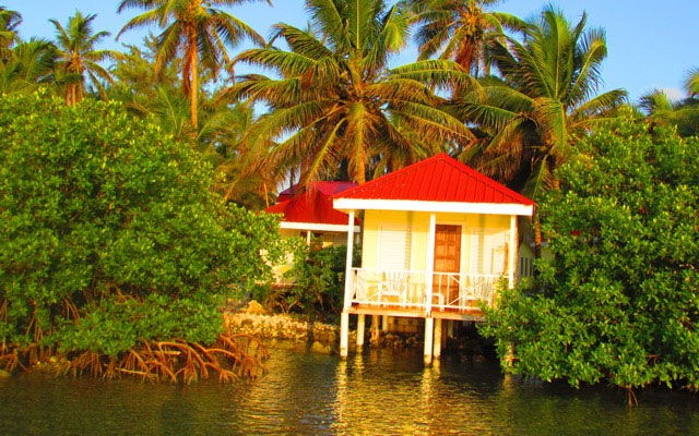 Joe Jos By the Reef - Tobacco Caye Belize