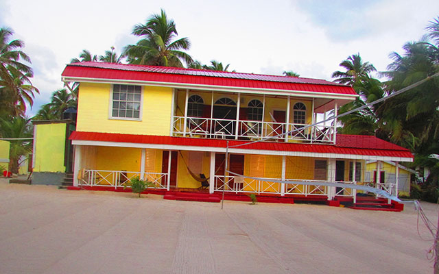 Joe Jos By the Reef - Tobacco Caye Belize